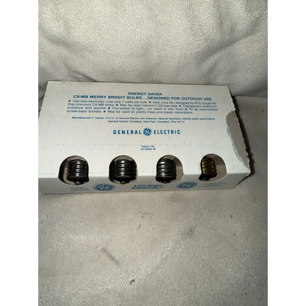 MERRY BRIGHT C9 OUTDOOR LIGHTS -‎ GE Pack of 4 bulbs - Vintage Christmas